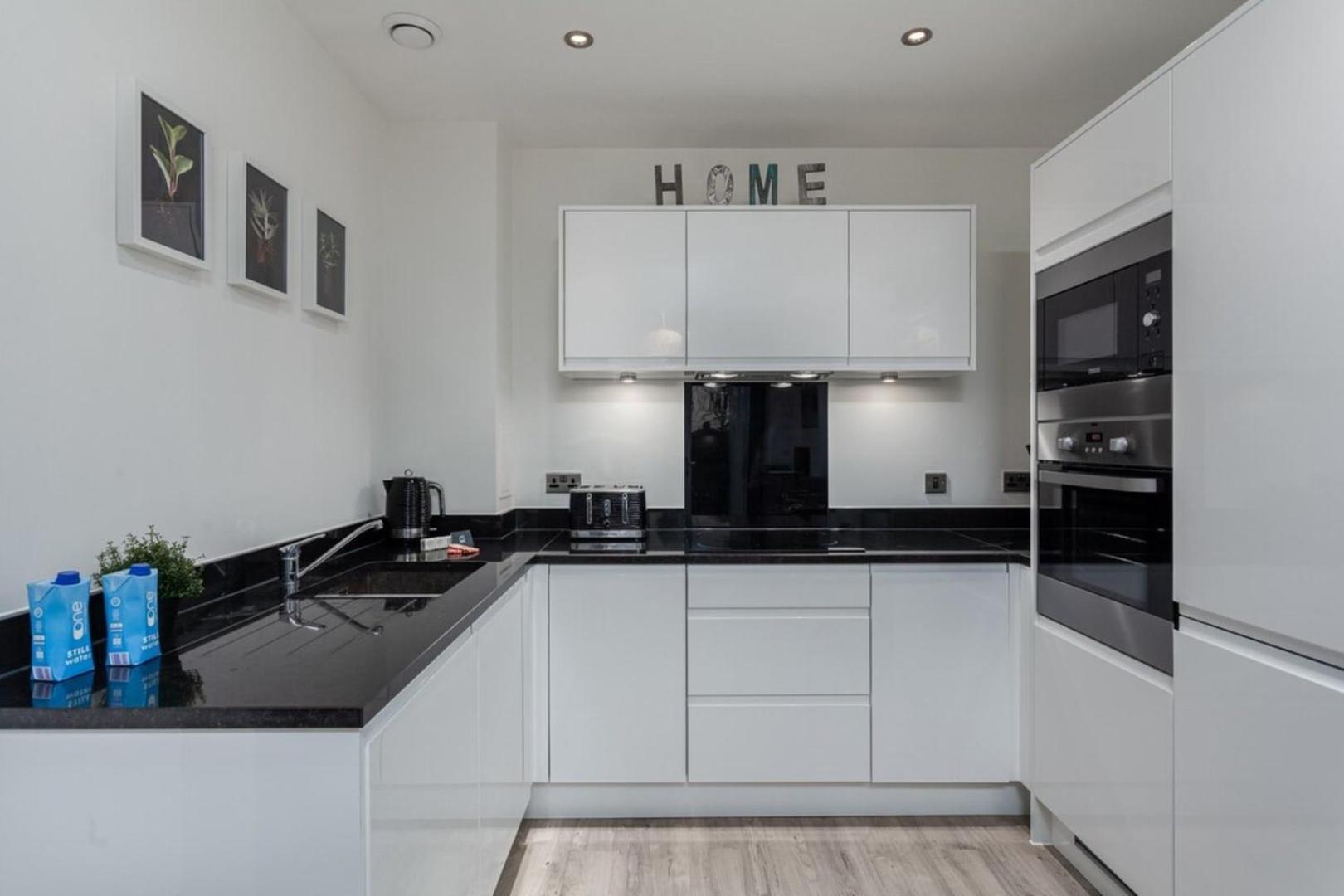 Classy Cricklewood Home Лондон Экстерьер фото
