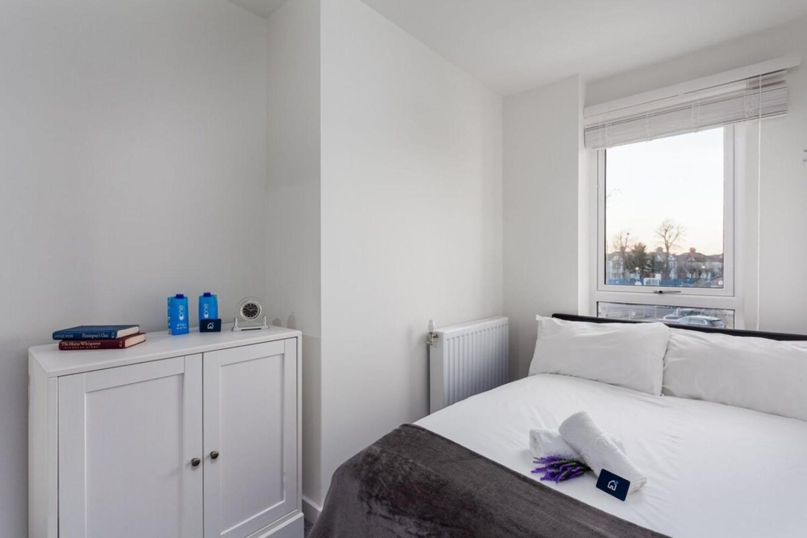 Classy Cricklewood Home Лондон Экстерьер фото