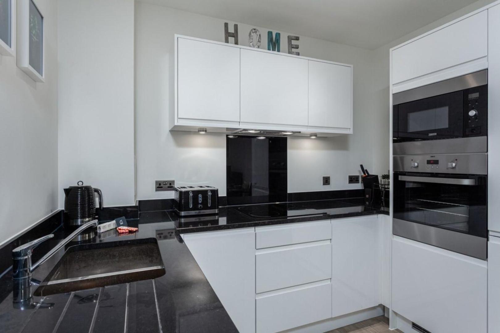Classy Cricklewood Home Лондон Экстерьер фото