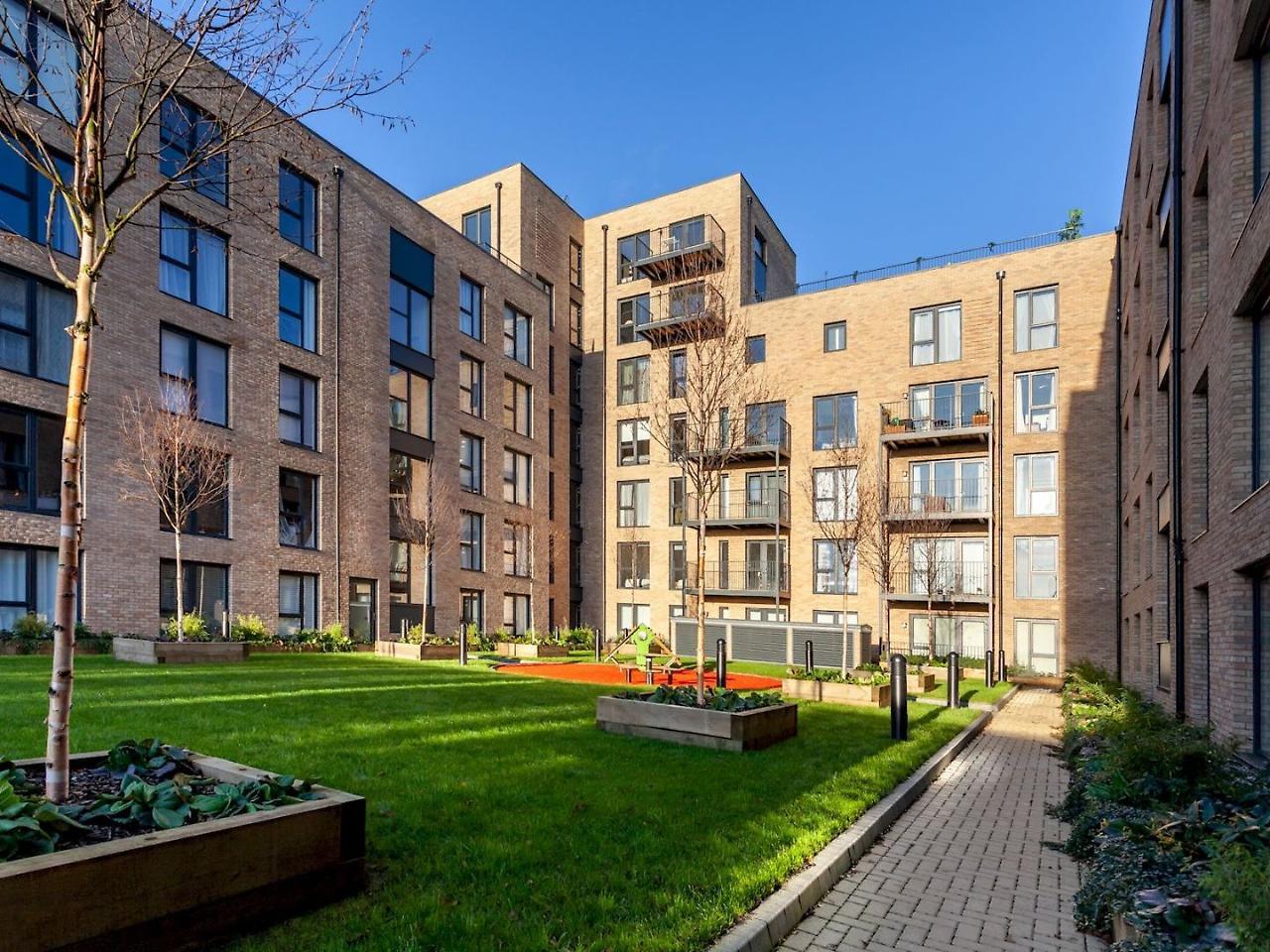 Classy Cricklewood Home Лондон Экстерьер фото