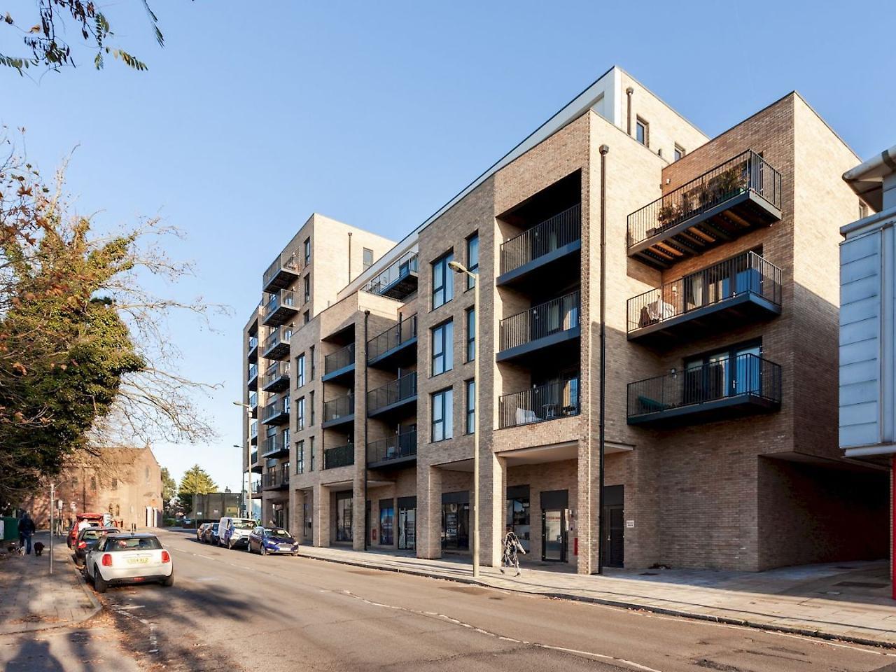 Classy Cricklewood Home Лондон Экстерьер фото